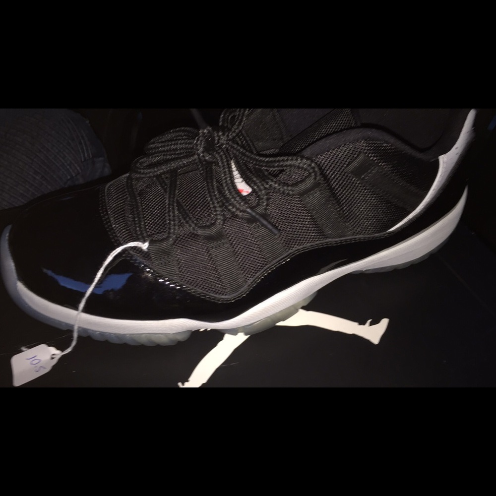 Jordan 11 low infrared 23s